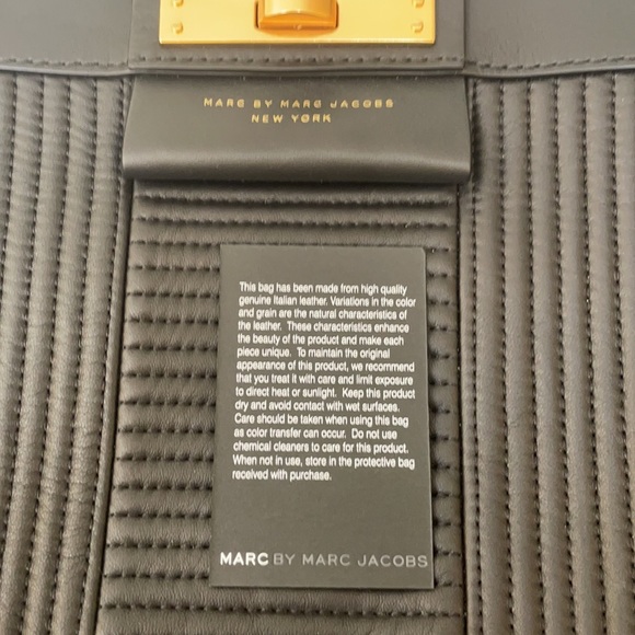 MARC BY MARC JACOBS NEW YORK CLUTCH - Picture 9 of 9